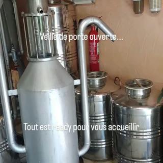 Rapide p'tit zoom sur Distillerie, Bains de pieds, .... Et l'affiche de notre prochaine foire bio locale. Dimanche 20 septembre au Campus vert d'Azur 🙏@agribio06 #lessenteursduclaut #distillateurdebonheur #awakening